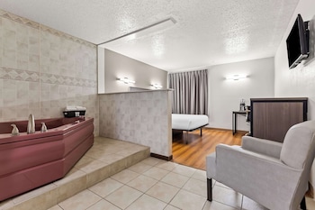 Room, 1 Queen Bed, Jetted Tub