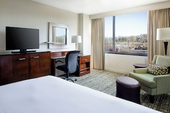 Room, 1 King Bed (Mobility Accessible, Tub)