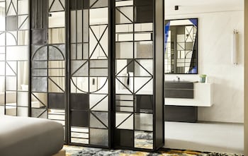 Suite, 1 Bedroom (Iconic)