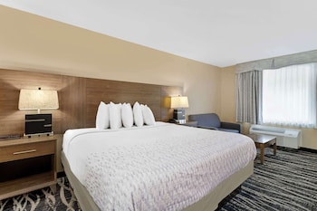 Standard Room, 1 King Bed, Non Smoking, Balcony