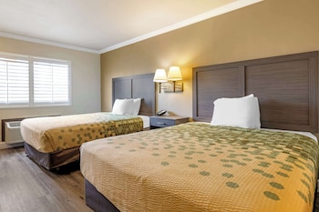 Standard Room, 2 Queen Beds, Non Smoking