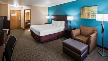Standard Room, 1 King Bed, Non Smoking, Refrigerator & Microwave