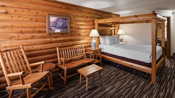 Standard Room, 1 Queen Bed, Non Smoking, Refrigerator & Microwave