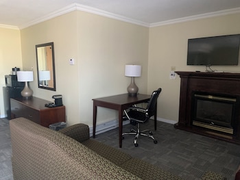 Second Floor, Suite, 1 King Bed, Non Smoking (Not Pet Friendly)