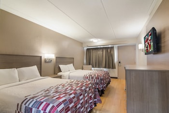 Deluxe Room, 2 Double Beds (Smoke Free)