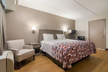 Business Room, 1 King Bed, Accessible (Smoke Free)