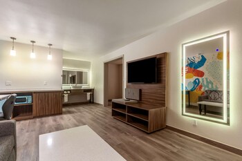 Suite, 1 King Bed, Non Smoking