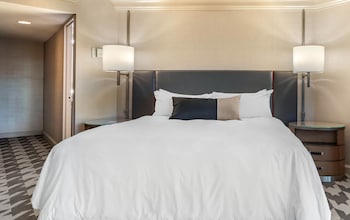 Deluxe Room, 1 King Bed