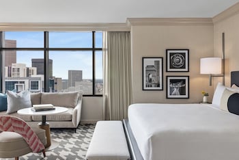Premier Room, 1 King Bed, Corner (Executive, Centennial Olympic Park Vw)