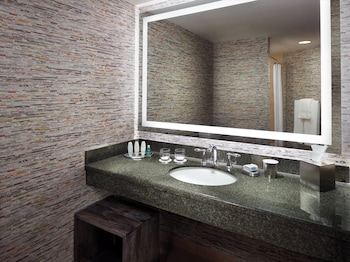 Executive Suite, 3 Bedrooms (3 King Beds and Sofa Bed)