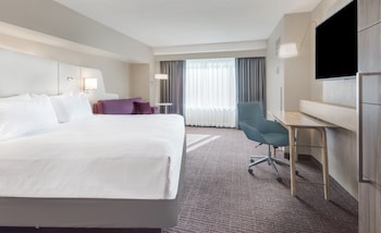 Suite, 1 King Bed, Corner
