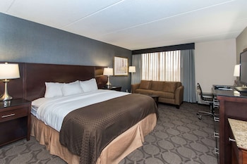 Room, 1 King Bed, Hearing Accessible, Non Smoking (Mobility, Roll-in Shower)