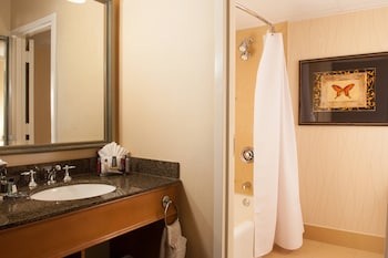 Room, 1 King Bed (Mobility/Hearing Access, Roll-In Shwr)