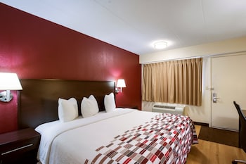 Standard Room, 1 King Bed, Accessible (Smoke Free)