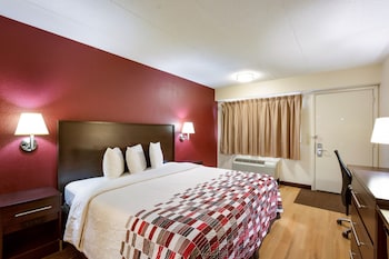 Standard Room, 1 King Bed, Accessible (Smoke Free)