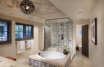 Suite, 1 King Bed (Olive Grove)