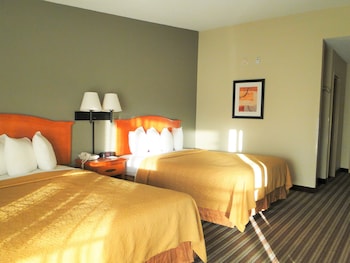 Suite, 2 Queen Beds and 1 Sofa Bed, Non Smoking