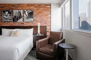 Suite, 1 Bedroom (Lasalle, King, Hearing Accesible)