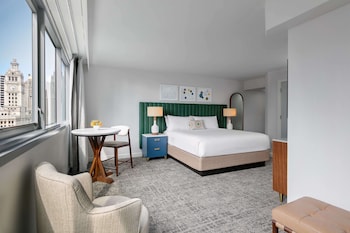 Deluxe Room, 1 King Bed, City View