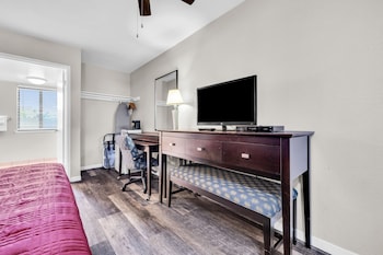 Standard Room, 1 King Bed, Accessible