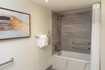 Room, Multiple Beds, Mobility Accessible, Balcony