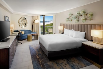 Deluxe Room, 1 King Bed with Sofa bed, Balcony, Ocean View