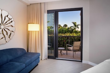 Room, 1 King Bed with Sofa bed, Hearing Accessible, Balcony (Hearing)