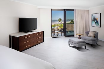 Suite, 1 King Bed with Sofa bed, Balcony, Ocean View
