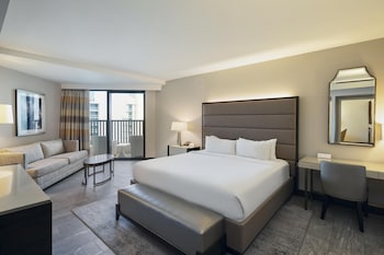 Suite, 1 King Bed with Sofa bed, Mobility Accessible, Balcony (Roll-In Shower, Mobility)