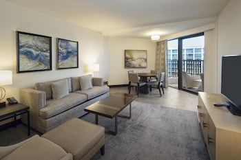 Suite, 1 King Bed with Sofa bed, Mobility Accessible, Balcony (Roll-In Shower, Mobility)