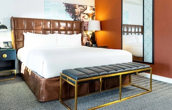 Deluxe Studio Suite, 1 King Bed, Mobility Accessible