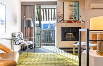 Deluxe King Suite