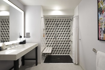 Signature Suite, 2 Queen Beds, Mobility Accessible