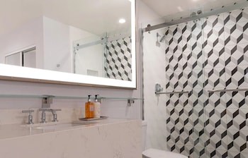 Signature Suite, 2 Queen Beds, Balcony