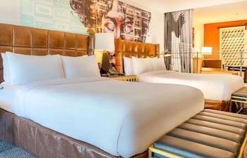Signature Suite, 2 Queen Beds, Balcony