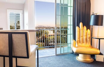 Signature King Suite, City View & Balcony