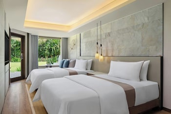Deluxe Pool View, 2 Double, Terrace