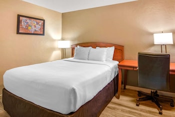 Standard Room, 1 Queen Bed, Non Smoking
