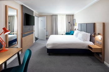 Standard Room, 1 Queen Bed, Accessible (Walk in Shower)