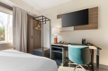 Standard Room, 1 Queen Bed, Non Smoking