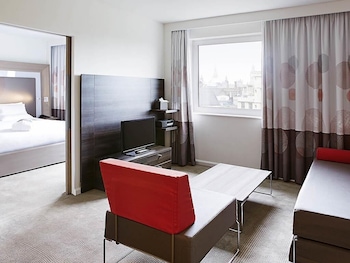 Executive Suite, 1 Queen Bed with Sofa bed