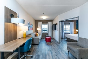 1 King Bed, 1 Bedroom Suite