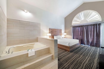 Suite, 1 King Bed, Non Smoking, Balcony