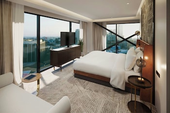Club Suite, 1 King Bed, City View