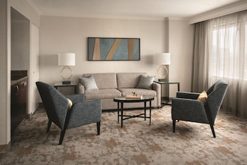 Suite, 1 King Bed with Sofa bed, Mobility Accessible, Corner (Roll-In Shower, 2 Rooms)