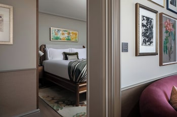 Parlour Suite, 1 King (Previous Royal Suite)
