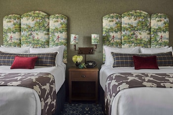 Room, 2 Queen Beds, Accessible, Bathtub