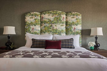 Room, 1 King Bed, Accessible (Roll-In Shower)