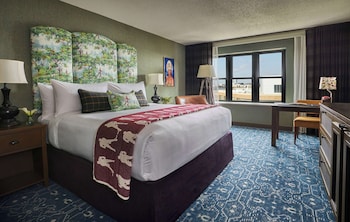 Room, 1 King Bed, Accessible (Roll-In Shower)