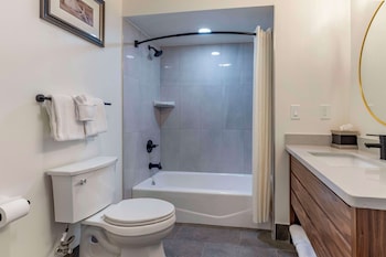 Suite, 1 King Bed, Non Smoking, Refrigerator (Living Room)